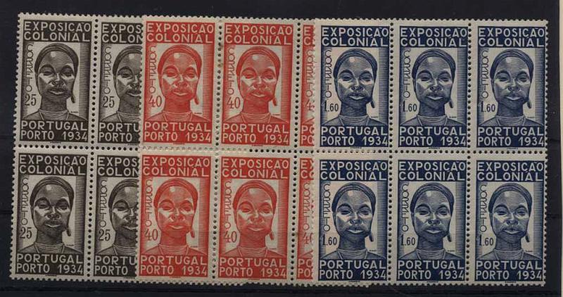 24Lis1410.jpg -     Lote:    1410            Portugal       Descrição:         1934 &mdash; Exposição Colonial Portuguesa. CE561/63. Série completa em blocos de seis selos. Bloco de 40C com três pontos de óxido. Valor de catálogo &euro; 1.212,00.        ***       Valor Base:     &euro; 180,00     Valor Venda:     &euro; 180,00     