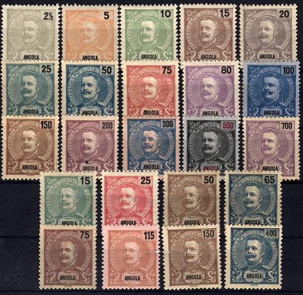 24Lis1555.jpg -     Lote:    1555            Angola       Descrição:         1898/1903 &mdash; D. Carlos I, tipo Mouchon. CE38/52 e CE79/86. Lote de duas séries completas. Alguns selos regomados, e três selos com pontos de óxido no verso. Lote a ver. Valor de catálogo &euro; 185,70.        **       Valor Base:     &euro; 30,00     Valor Venda:     &euro; 34,00     