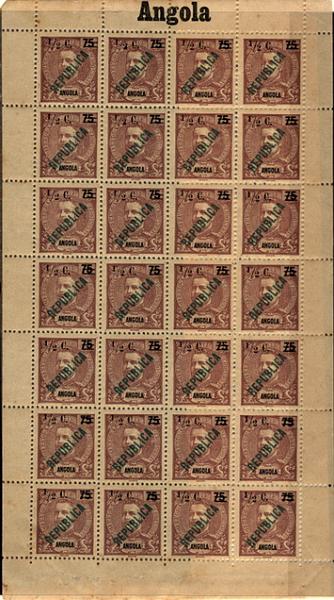 24Lis1565.jpg -     Lote:    1565            Angola       Descrição:         1919 &mdash; D. Carlos I tipo Mouchon, com sobretaxa e sobrecarga REPUBLICA, tipografadas localmente. CE192, &frac12; C s/ 75 reis. Folha completa com diversos erros catalogados e não catalogados. Valor de catálogo &euro; 90,20.        **       Valor Base:     &euro; 25,00     Valor Venda:     &euro; 30,00     