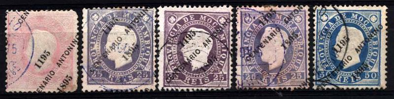 24Lis1645.jpg -     Lote:    1645            Moçambique       Descrição:         1895 &mdash; D. Luís I, fita direita, com sobrecarga comemorativa do 7.º Centenário do nascimento de S. António. Lote de 5 selos de 20 reis, 25 reis (3) e 50 reis, CE43,44 e 46. Selo de 20 reis com canto curto, mas com a sobrecarga deslocada. Valor de catálogo &euro; 70,30.        O       Valor Base:     &euro; 18,00     Valor Venda:     &euro; 18,00     