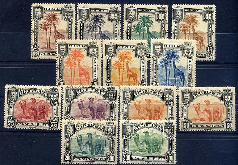 24Lis1710.jpg -     Lote:    1710            Companhia do Niassa       Descrição:         1901 &mdash; D. Carlos I. (Girafa e Camelos). CE27/39. Série completa com goma original e sem sinal de charneira. Valor de catálogo &euro; 45,50. MB        ***       Valor Base:     &euro; 14,00     Valor Venda:     &euro; 24,00     