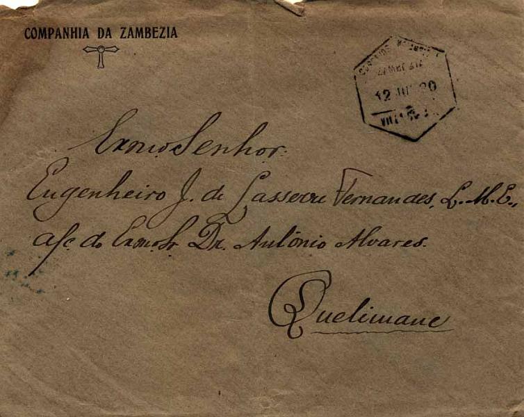 24Lis1971.jpg -     Lote:    1971            Moçambique e Distritos Postais       Descrição:         Carimbos hexagonais. 1918/20 &mdash; Taxa de Guerra com sobrecarga. Sobrescrito circulado de Vila Coutinho (12.007.20) para Quelimane (21.07.20) com trânsito pelo Chinde (16.07.20) com par vertical de 2 &frac12; c s/ 5 c carmim rosa CE204. Carimbos hexagonais de VILLA COUTINHO, CHINDE/ZAMBÉZIA, ambos a preto e QUELIMANE a verde. Interessante circulação interna.        Carta       Valor Base:     &euro; 50,00     Valor Venda:     &euro; 90,00     