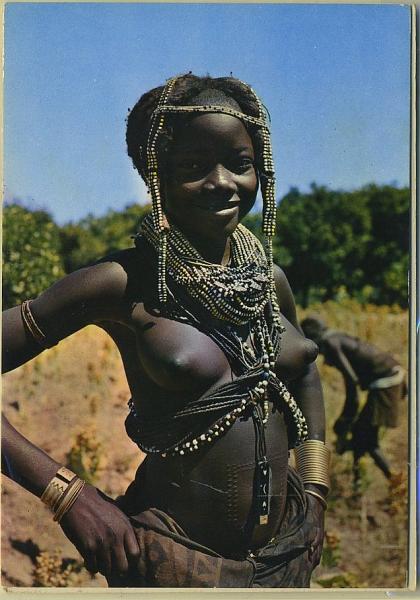 24Lis2346.jpg -     Lote:    2346      Lotes pelo Correio              Descrição:         Angola &mdash; Costumes da Huíla. "Mulher" e "Rapariga" da Huíla. Dois postais ilustrados novos.        PI       Valor Base:     &euro; 10,00     Valor Venda:     &euro; 10,00     