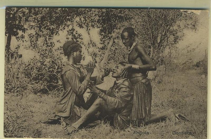 24Lis2354.jpg -     Lote:    2354      Lotes pelo Correio              Descrição:         Angola &mdash; Costumes. Dentista no mato. Novo.        PI       Valor Base:     &euro; 8,00     Valor Venda:     &euro; 10,00     
