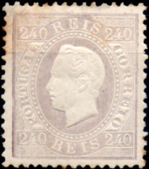 0256.jpg -     Lote:    256      Colecção CASCAIS II             Descrição:         1870/76 &mdash; D. Luís I. Fita direita. CE46, 240 reis violeta claro, papel liso, denteado 12 &frac12;. Selo novo com muito ligeira transparência e alguns pontos de óxido no verso. Lote a ver. Valor de catálogo &euro; 2.550,00.        **       Valor Base:     &euro; 250,00     Valor Venda:     &euro; 600,00     