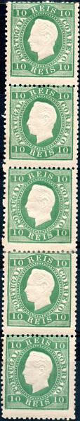 0268.jpg -     Lote:    268      Colecção CASCAIS II             Descrição:         1879/80 &mdash; D. Luís I. Fita direita. Novas cores. CE49, 10 reis verde azul, papel liso, denteado 12 &frac12;, Tira vertical de 5 selos sendo 2 sem sinal de charneira + 3 com sinal de charneira. Alguns ligeiros pontos de óxido no verso. Lote a ver. Selos descentrados, habituais nesta cor. Valor de catálogo &euro; 6.064,00.        ***/**       Valor Base:     &euro; 900,00     Valor Venda:     &euro; 1400,00     