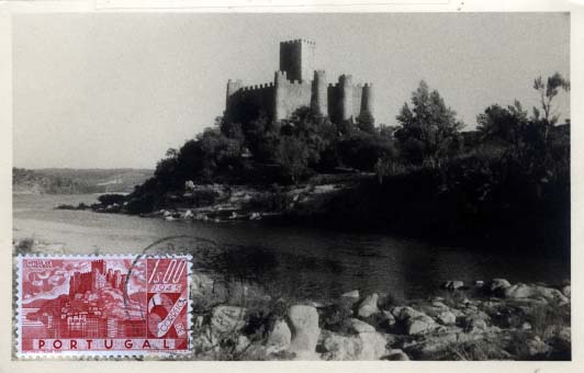 0588.jpg -     Lote:    588                   Descrição:         Castelo de Almourol &mdash; Postal ilustrado do Castelo de Almourol com selo de 1$00 Castelos de Portugal CE668, obliterados com carimbo da Barquinha (12.12.47). MB.        PM       Valor Base:     &euro; 10,00     Valor Venda:     &euro; 26,00     