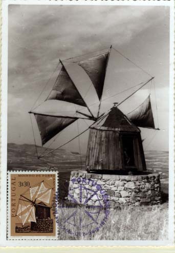 0596.jpg -     Lote:    596                   Descrição:         Moinho de Porto Santo. 1971 &mdash; Moinhos Portugueses. CE1095. Postal ilustrado fotográfico concordante com o selo, obliterados com carimbo de 1.º dia de circulação do Funchal (24.02.71).        PM       Valor Base:     &euro; 8,00     Valor Venda:     &euro; 8,00     