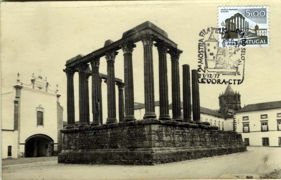 0601.jpg -     Lote:    601                   Descrição:         Templo de Diana. Postal ilustrado concordante com selo de 5$00 Paisagens e Monumentos CE1138, obliterados com carimbo comemorativo da 2.ª Mostra Filatélica em Évora (01.12.77).        PM       Valor Base:     &euro; 6,00     Valor Venda:     &euro; 16,00     