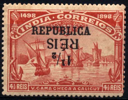 1034.jpg -     Lote:    1034            Índia       Descrição:         1914 &mdash; 4.º Centenário do Descobrimento do Caminho Marítimo para a Índia, com sobrecarga e sobretaxa. CE305, 1 &frac12; s/ 4 &frac12; reis vermelho. Selo com a sobretaxa invertida. Valor de catálogo &euro; 16,20.        ***       Valor Base:     &euro; 4,00     Valor Venda:     &euro; 14,00     