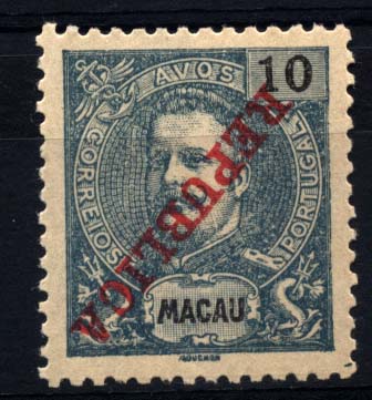 1047.jpg -     Lote:    1047            Macau       Descrição:         1911 &mdash; D. Carlos I, tipo Mouchon com sobrecarga REPUBLICA da Casa da Moeda. CE157, 10 avos azul esverdeado. Selo com a sobrecarga invertida.         *       Valor Base:     &euro; 50,00     Valor Venda:     &euro; 100,00     