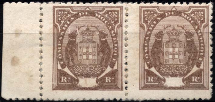 1082.jpg -     Lote:    1082            Companhia de Moçambique       Descrição:         1895 &mdash; Tipo Elefante. CE14, 15 reis castanho. Par horizontal bordo de folha em papel porcelana sem impressão da taxa.        *       Valor Base:     &euro; 15,00     Valor Venda:     &euro; 34,00     