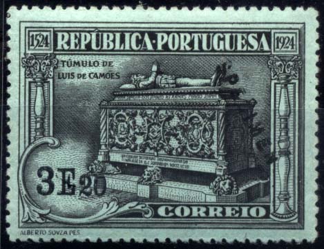 1268.jpg -     Lote:    1268            Portugal       Descrição:         1924 &mdash; 4.º Centenário do Nascimento de Luís de Camões. CE326, 3E20 preto s/ verde. Selo com sobrecarga a preto "SPECIMEN".        **       Valor Base:     &euro; 8,00     Valor Venda:     &euro; 16,00     