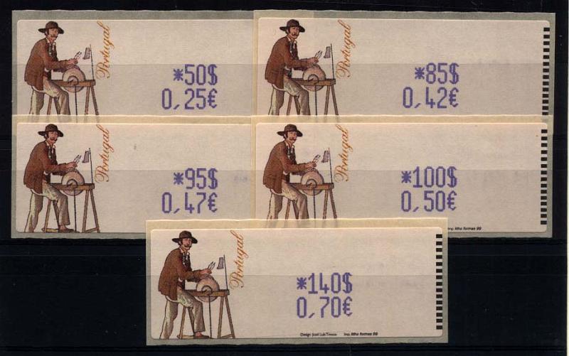 1373.jpg -     Lote:    1373            Portugal       Descrição:         1999 &mdash; Amolador. Dupla afixação da taxa. CE ETQ18A. Série completa para o correio ordinário, para o ano de 1999, com as taxas impressas a violeta. Não catalogada.        ETQ       Valor Base:     &euro; 80,00     Valor Venda:     Retirado     