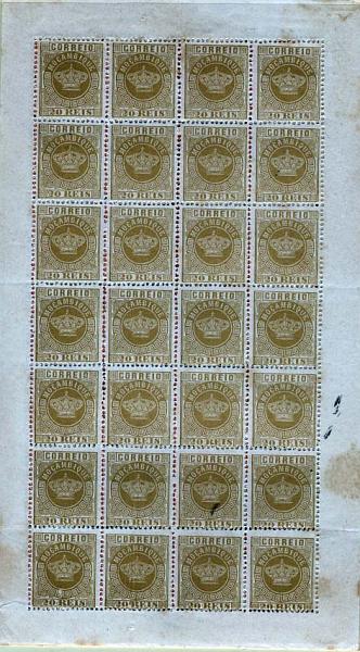 1651.jpg -     Lote:    1651            Moçambique       Descrição:         1876/85 &mdash; Tipo Coroas. CE3, 8, 9 e 13. Lote de 4 folhas completas. 20 reis bistre em denteado 12 &frac12;; 200 reis laranja em denteado 13 &frac12;; 300 reis castanho amarelo em denteado 12 &frac12;, goma original e ligeiros pontos de óxido; e 40 reis amarelo, denteado 13 &frac12;, com ligeiras manchas no verso. Valor de catálogo &euro; 499,80.        ***/*       Valor Base:     &euro; 45,00     Valor Venda:     &euro; 65,00     