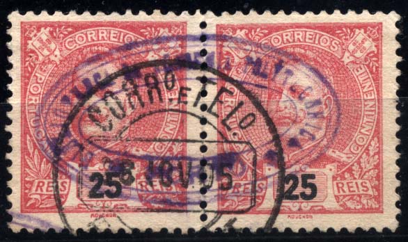 1810.jpg -     Lote:    1810            Portugal       Descrição:         Carimbos administrativos. 1898/1905 &mdash; D. Carlos I, novas cores e valores. Par horizontal de 25 reis carmim, obliterado com carimbo de dupla oval batido a violeta da "BIBLIOTHECA DA ACADEMIA POLITECNNICA / PORTO".        O       Valor Base:     &euro; 25,00     Valor Venda:     &euro; 26,00     