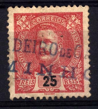 1817.jpg -     Lote:    1817            Portugal       Descrição:         Carimbos nominativos ferroviários. 1898/1905 &mdash; D. Carlos I, novas cores e valores. Selo de 25 reis carmim obliterado com carimbo nominativo, batido a azul "apeaDEIRO DE CArreço/ MINHO"        O       Valor Base:     &euro; 30,00     Valor Venda:     &euro; 30,00     
