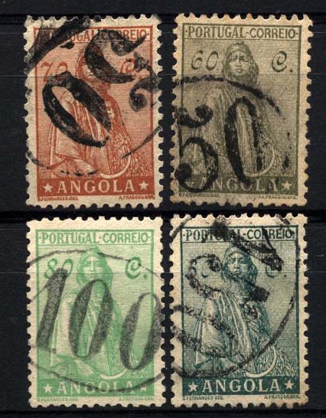 1884.jpg -     Lote:    1884            Angola       Descrição:         Carimbos numéricos volantes (porteado). Lote de 4 selos com carimbos ovais numéricos, utilizados com obliteradores de recurso. Dois com o numérico 50, um com 100 e um com 150.        O       Valor Base:     &euro; 6,00     Valor Venda:     &euro; 6,00     