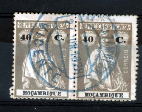 1910.jpg -     Lote:    1910            Moçambique       Descrição:         Carimbos circulares datados. 1914 &mdash; Ceres. CE166, 40c. Par horizontal obliterado com carimbo batido a azul "COR.º DA ZAMBEZIA / VICENTE". MB.        O       Valor Base:     &euro; 5,00     Valor Venda:     &euro; 6,00     
