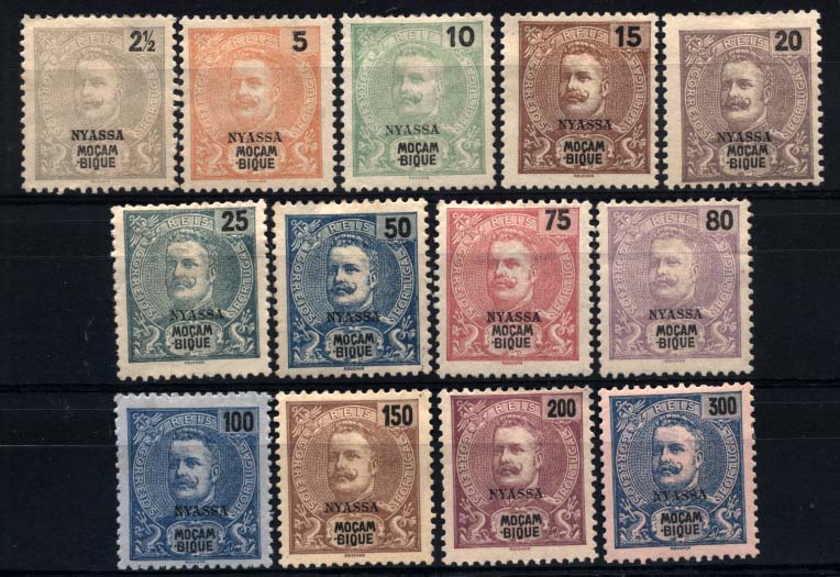 0005.jpg -     Lote:    5      Colecção Império      Companhia do Niassa       Descrição:         1898 &mdash; D. Carlos I tipo Mouchon. Selos de Moçambique com sobrecarga NYASSA. CE14/26. Série completa regomada. Valor de catálogo &euro; 56,00.         **       Valor Base:     &euro; 18,00     Valor Venda:     &euro; 24,00     