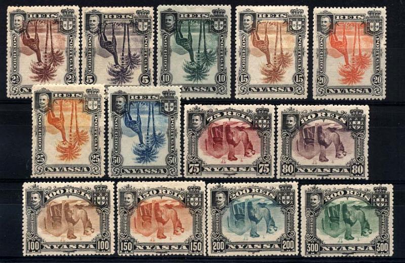 0014.jpg -     Lote:    14      Colecção Império      Companhia do Niassa       Descrição:         1901 &mdash; D. Carlos I (Girafa e Camelos). CE27/39. Série completa com o CENTRO INVERTIDO. Valor de catálogo &euro; 1.430.00.         **       Valor Base:     &euro; 350,00     Valor Venda:     &euro; 550,00     