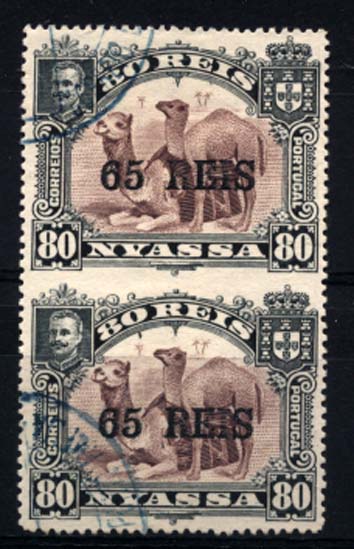 0024.jpg -     Lote:    24      Colecção Império      Companhia do Niassa       Descrição:         1903 &mdash; D. Carlos I. Selos de 1901 com sobretaxa, tipografada a preto em Londres. CE40, 65 s/ 80 reis lilás claro. Par vertical, não denteado horizontalmente. MB e MR.         O       Valor Base:     &euro; 40,00     Valor Venda:     Retirado     
