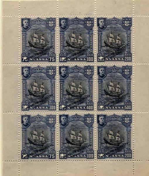 0035.jpg -     Lote:    35      Colecção Império      Companhia do Niassa       Descrição:         1911 &mdash; D. Manuel II. Mini-folha de 9 provas na cor azul e preto, com sobrecarga a preto "WATERLOW & SONS LTD / SPECIMEN" com as taxas de 75 reis (2) 100 reis (2), 200 reis (2), 300 reis, 400 reis e 500 reis. MB e R.         PRV       Valor Base:     &euro; 100,00     Valor Venda:     &euro; 280,00     