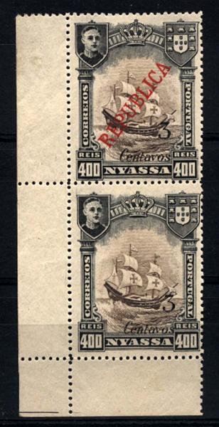 0061.jpg -     Lote:    61      Colecção Império      Companhia do Niassa       Descrição:         1911 &mdash; D. Manuel II, com sobretaxa, tipografada em Lisboa. CE88, 3C s/ 400 reis castanho. Par vertical, canto de folha. Selo inferior sem impressão da sobrecarga REPUBLICA. MB e MR.         ***/**       Valor Base:     &euro; 30,00     Valor Venda:     &euro; 60,00     