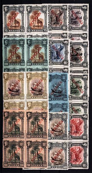 0065.jpg -     Lote:    65      Colecção Império      Companhia do Niassa       Descrição:         1921 &mdash; D. Manuel II, com sobretaxa, tipografadas em Londres. CE94/105. Série completa em quadras. Valor de catálogo &euro; 216,00.         **       Valor Base:     &euro; 60,00     Valor Venda:     &euro; 65,00     