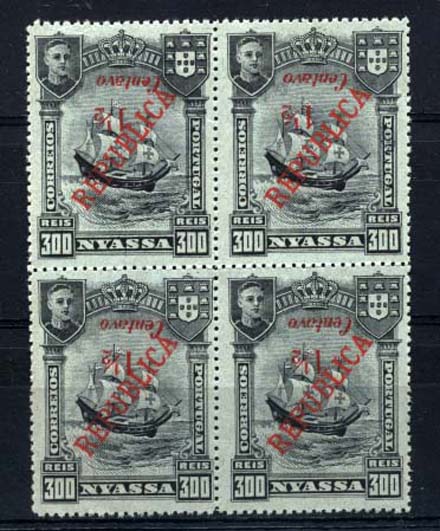 0068.jpg -     Lote:    68      Colecção Império      Companhia do Niassa       Descrição:         1921 &mdash; D. Manuel II, com sobretaxa, tipografadas em Londres. CE97, 1 &frac12; C s/ 300 reis preto s/ azul. Quadra com a impressão invertida da sobretaxa. MB.         ***/**       Valor Base:     &euro; 30,00     Valor Venda:     &euro; 50,00     