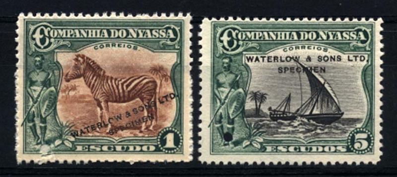 0077.jpg -     Lote:    77      Colecção Império      Companhia do Niassa       Descrição:         192&frac12;3 &mdash; Motivos diversos. CE123 + CE125. Lote de duas provas denteadas, todas com a sobrecarga a preto "WATERLOW & SONS, LTD / SPECIMEN". Uma da taxa de 1E em verde-escuro e castanho e outra na taxa de 5E em verde-escuro e preto.         PRV       Valor Base:     &euro; 20,00     Valor Venda:     &euro; 65,00     