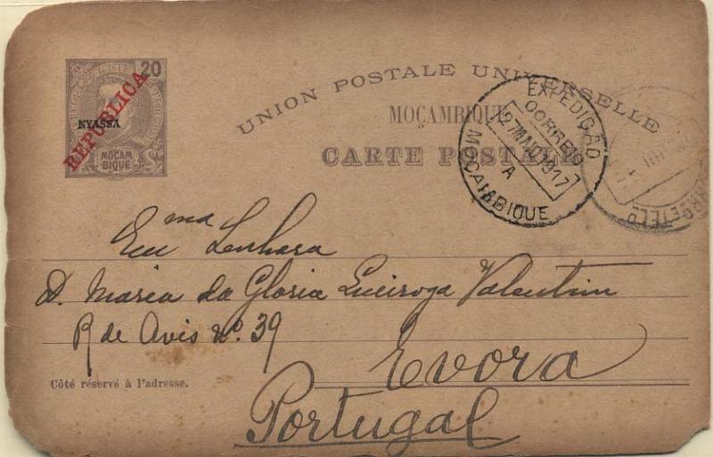 0126.jpg -     Lote:    126      Colecção Império      Inteiros Postais da Companhia do Niassa       Descrição:         1911 &mdash; D. Carlos I tipo Mouchon. Emissão de 1903 de Moçambique com sobrecarga a preto "NYASSA" e sobrecarga a vermelho "REPUBLICA" da Casa da Moeda. OM16, 20 reis violeta sobre cartolina camurça. Inteiro distribuído gratuitamente às forças expedicionárias a Moçambique, circulado de Mocimboa (26.06.17) para Évora (27.07.17). Carimbo batido a preto "EXPEDIÇÃO A MOÇAMBIQUE / CORREIO"  e no verso carimbo circular de censura, batido a vermelho "PASSOU PELA CENSURA / EXPEDIÇÃO A MOÇAMBIQUE. Inteiro com defeitos.         IC       Valor Base:     &euro; 75,00     Valor Venda:     Retirado     
