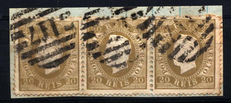 0165.jpg -     Lote:    165      Colecção Cascais II      D. Luís I, fita direita       Descrição:         1870/76 &mdash; D. Luís I, fita direita. CE39, 20 reis bistre, papel liso, denteado 12 &frac12;. Fragmento com tira horizontal de 3 selos, obliterados com carimbo numérico da 2.ª reforma, batidos a preto, de "117 &mdash; MIRANDELA"         FRG       Valor Base:     &euro; 30,00     Valor Venda:     Retirado     