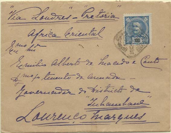 0446.jpg -     Lote:    446            Portugal        Descrição:         1898/1905 &mdash; D. Carlos I tipo Mouchon. CE135, 100 reis azul, sobre carta remetida de Lisboa (01.11.03) via Londres e Pretória, para o Governador do Distrito de Inhambane em Lourenço Marques. 2.º porte para as colónias (23.05.1901 &mdash; 30.06.1912).        Carta       Valor Base:     &euro; 20,00     Valor Venda:     &euro; 24,00     