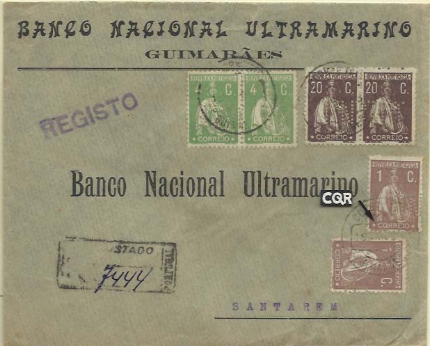 0459.jpg -     Lote:    459            Portugal        Descrição:         1917/22 &mdash; Ceres. Sobrescrito circulado registado de Guimarães (19.05.29) para Santarém (20.05.29) com dois selos de 1C CE221, par de 4C CE226 e par de 20C CE240, perfurados com BNU. Um selo CE221 com a variedade de cliché CQRREIO. MB e MR.         Carta       Valor Base:     &euro; 50,00     Valor Venda:     &euro; 95,00     