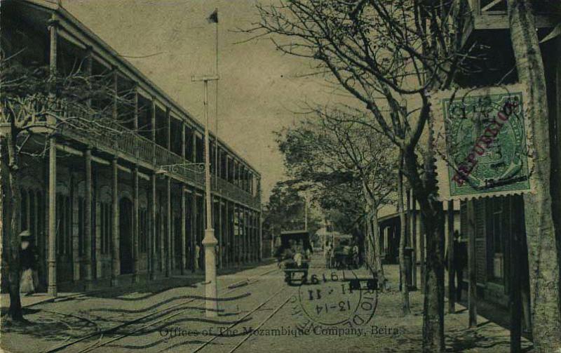 0546.jpg -     Lote:    546            Companhia de Moçambique       Descrição:         1916 &mdash; Tipo "Elefantes", com sobrecarga REPUBLICA e sobretaxa em centavos. Postal ilustrado circulado da Beira (16.11.18) para o Rio de Janeiro (11.o2.19) com selo de 1 &frac12; C s/ 15 reis verde escuro.        Carta       Valor Base:     &euro; 20,00     Valor Venda:     &euro; 20,00     