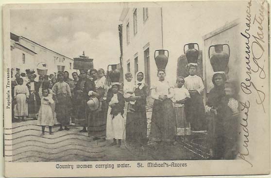 0794.jpg -     Lote:    794                   Descrição:         Lote de 3 postais ilustrados circulados. "Districto de Leiria"; "Country women carrying water. S. Michael's-Azores" e "A Bullock Carro, Madeira.        PI       Valor Base:     &euro; 20,00     Valor Venda:     Retirado     