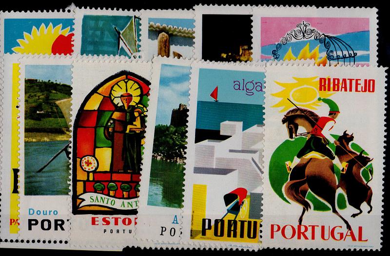 0838.jpg -     Lote:    838                   Descrição:         Vinhetas. Regiões Turísticas de Portugal . Lote composto por 13 vinhetas de grandes dimensões da diferentes regiões turísticas.        ***       Valor Base:     &euro; 15,00     Valor Venda:     Retirado     