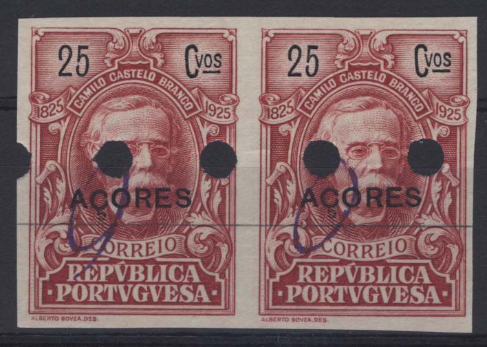 1031.jpg -     Lote:    1031            Açores       Descrição:         1925 &mdash; Centenário do Nascimento de Camilo Castelo Branco, com sobrecarga Açores. CE226, 25C carmim. Par horizontal de provas não denteadas, com furos de segurança da casa impressora.        PRV       Valor Base:     &euro; 10,00     Valor Venda:     Retirado     