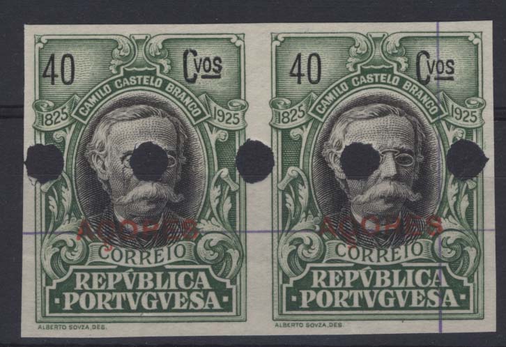 1033.jpg -     Lote:    1033            Açores       Descrição:         1925 &mdash; Centenário do Nascimento de Camilo Castelo Branco, com sobrecarga Açores. CE228, 40C verde e preto. Par horizontal de provas não denteadas, com furos de segurança da casa impressora.        PRV       Valor Base:     &euro; 10,00     Valor Venda:     Retirado     