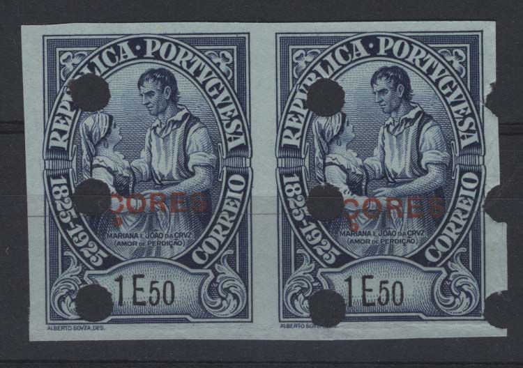 1036.jpg -     Lote:    1036            Açores       Descrição:         1925 &mdash; Centenário do Nascimento de Camilo Castelo Branco, com sobrecarga Açores. CE235, 1E50 azul s/ azul. Par horizontal de provas não denteadas, com furos de segurança da casa impressora.        PRV       Valor Base:     &euro; 10,00     Valor Venda:     Retirado     