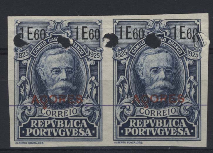 1037.jpg -     Lote:    1037            Açores       Descrição:         1925 &mdash; Centenário do Nascimento de Camilo Castelo Branco, com sobrecarga Açores. CE236, 1E60 azul escuro. Par horizontal de provas não denteadas, com furos de segurança da casa impressora.        PRV       Valor Base:     &euro; 10,00     Valor Venda:     Retirado     