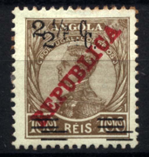 1118.jpg -     Lote:    1118            Angola       Descrição:         1919 &mdash; D. Manuel II com sobretaxa. CE191, 2 &frac12; C s/ 100 reis castanho s/ verde. Selo com dupla impressão da sobretaxa.        **       Valor Base:     &euro; 10,00     Valor Venda:     &euro; 24,00     