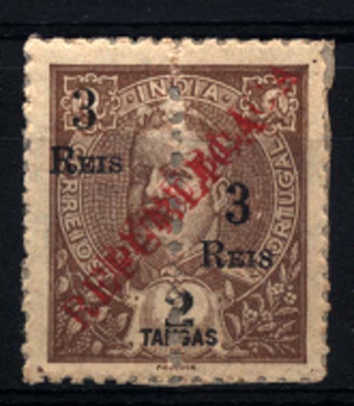 1134.jpg -     Lote:    1134            Índia       Descrição:         1914 &mdash; D. Carlos I tipo Mouchon de 1911/13, perfurados a meio, com sobrecarga REPUBLICA local. CE291, 3 reis s/ 2T castanho. Selo com dupla sobrecarga. Não catalogado.        *       Valor Base:     &euro; 20,00     Valor Venda:     Retirado     