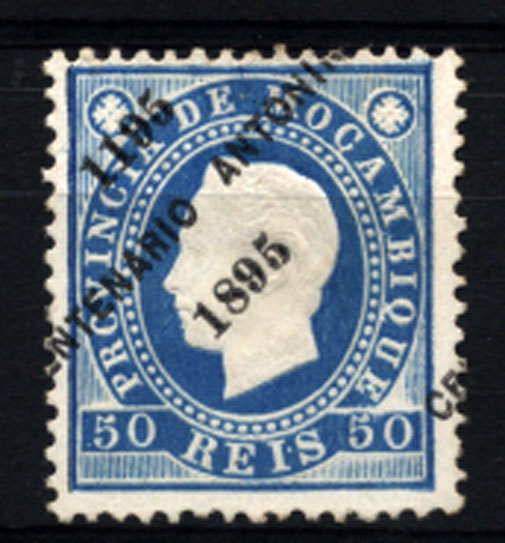1152.jpg -     Lote:    1152            Moçambique       Descrição:         1895 &mdash; D. Luís I, fita direita, com sobrecarga comemorativa do 7.º Centenário do nascimento de S. António. Emitidos sem goma. CE46, 50 reis azul, denteado 12 &frac12;. Selo com a sobrecarga deslocada.        *       Valor Base:     &euro; 12,00     Valor Venda:     &euro; 18,00     