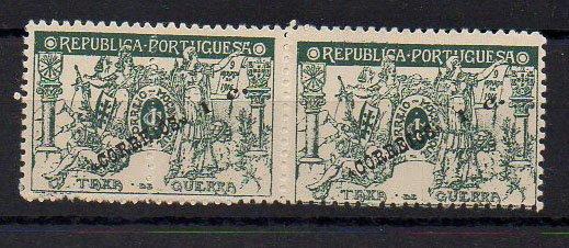 1159.jpg -     Lote:    1159            Moçambique       Descrição:         1918/20 &mdash; Taxa de Guerra. Selos do Imposto Postal e Telegráfico, com sobrecarga. CE201, 1c s/ 1c verde. Par horizontal com sobrecarga de 27mm e com dentyeado deslocado no primeiro selo.         ***       Valor Base:     &euro; 20,00     Valor Venda:     Retirado     