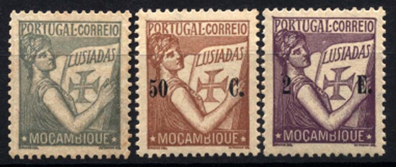1163.jpg -     Lote:    1163            Moçambique       Descrição:         1933 &mdash; Lusíadas. Lote composto por três selos: Cinzento com valor omisso; CE278, 50C com valor deslocado e CE285, 2E também com o valor deslocada.        **/*       Valor Base:     &euro; 10,00     Valor Venda:     &euro; 16,00     