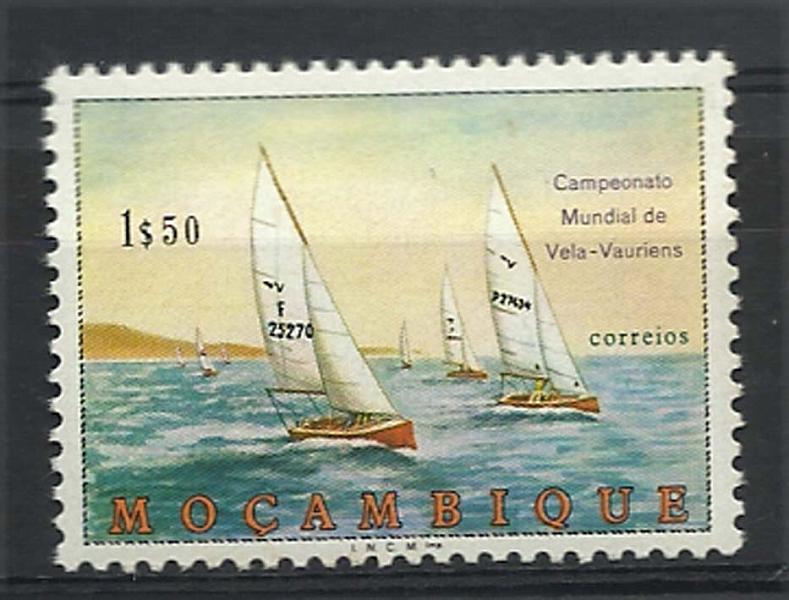1171.jpg -     Lote:    1171            Moçambique       Descrição:         1973 &mdash; Campeonato Mundial de Vela &mdash; "Vauriens". CE531, 1$50. Selo com omissão da legenda REPUBLICA PORTUGUESA.        ***       Valor Base:     &euro; 6,00     Valor Venda:     &euro; 16,00     