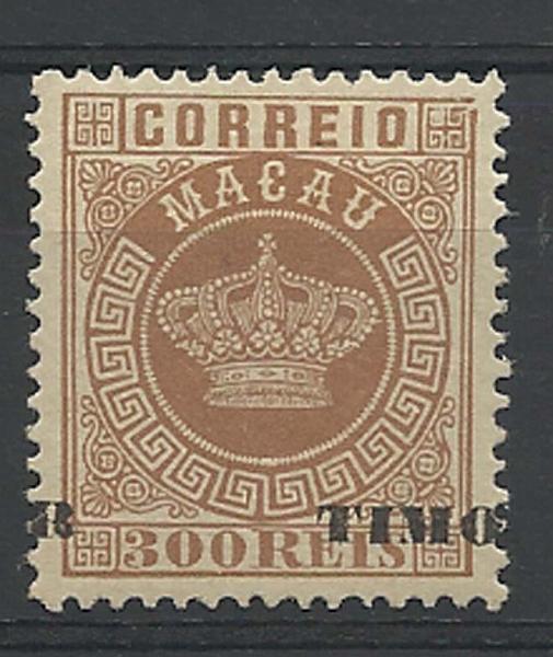 1216.jpg -     Lote:    1216            Timor       Descrição:         1886 &mdash; Tipo Coroa. Selos de Macau, com sobrecarga "TIMOR". CE10, 300 reis castanho amarelo, denteado 12 &frac12;, com sobrecarga deslocada. Dois ligeiros pontos de óxido no verso. MB e MR.        **       Valor Base:     &euro; 40,00     Valor Venda:     Retirado     