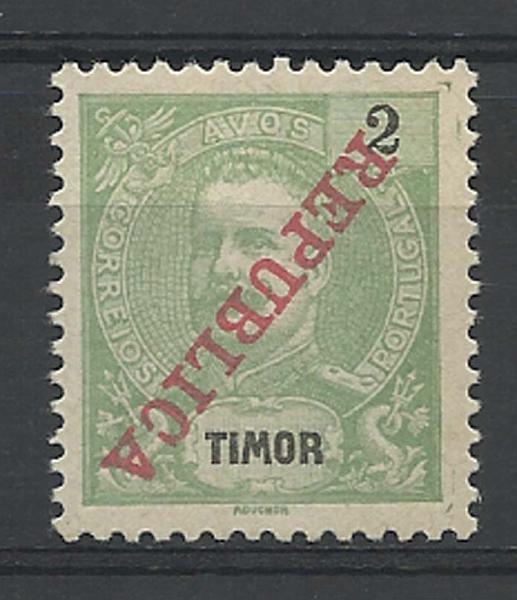 1221.jpg -     Lote:    1221            Timor       Descrição:         1911 &mdash; D. Carlos I tipo Mouchon, com sobrecarga REPUBLICA da Casa da Moeda. CE114, 2 avos verde amarelo, emitido sem goma. Selo com sobrecarga invertida.        *       Valor Base:     &euro; 15,00     Valor Venda:     &euro; 24,00     